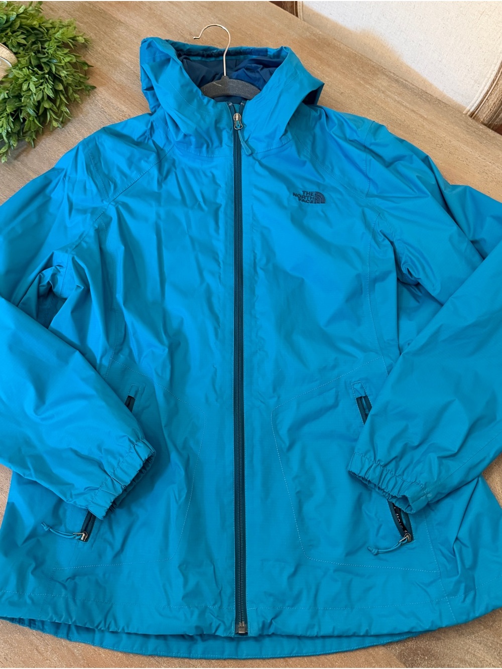 The North Face Bright Teal Hooded Rain Jacket Size XL